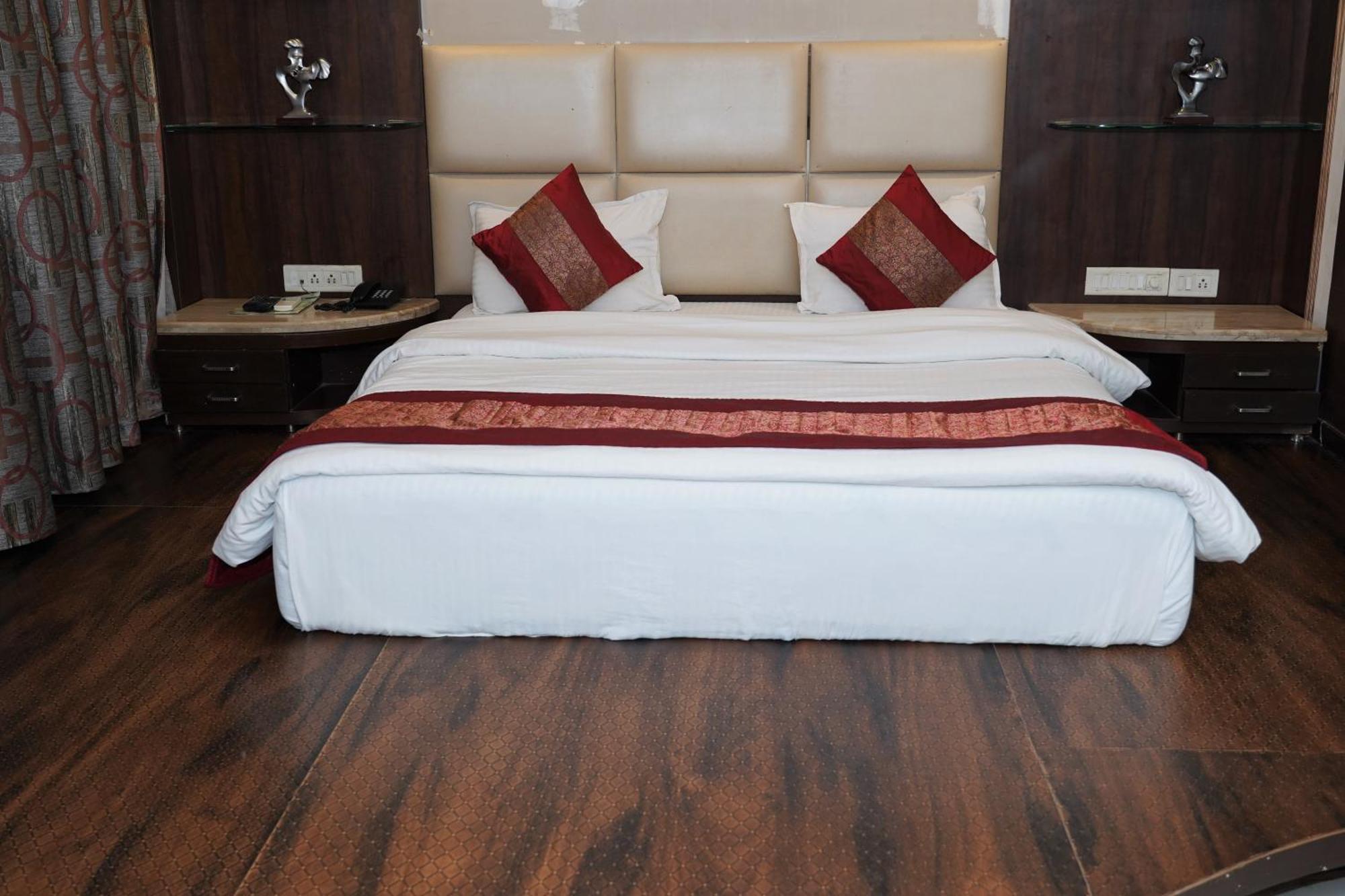 Marshall The Grand Hotel Ahmedabad Eksteriør bilde