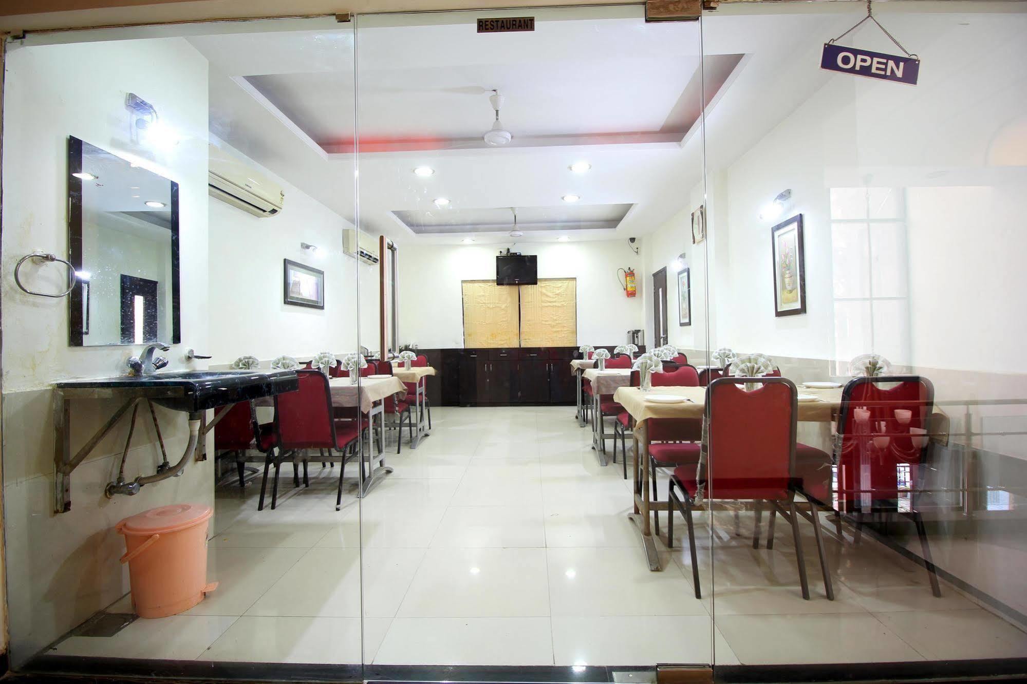 Marshall The Grand Hotel Ahmedabad Eksteriør bilde